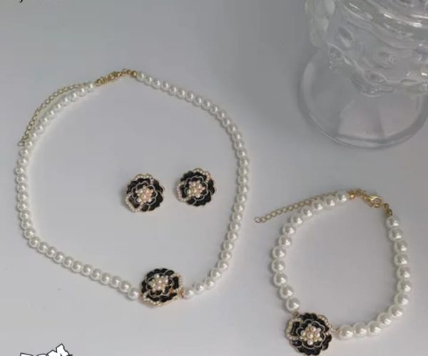 Elegant Flower Design Pearl Stone Set / Necklace/ Earrings /braclet