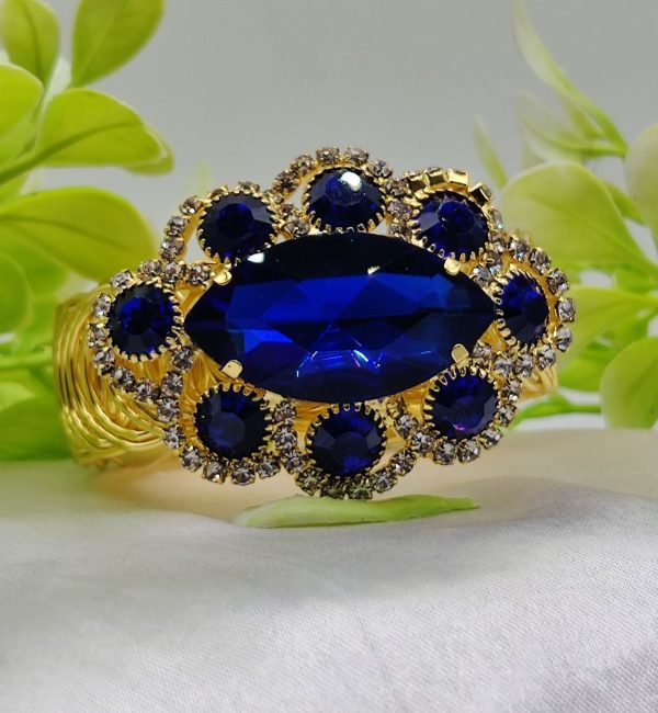 Oval Crystal Adjustable Bracelet – Elegant & Versatile