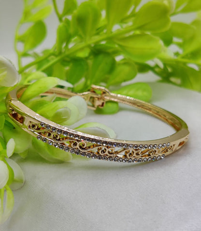 Imported Intricately Crafted Adjustable Bracelet With Elegant Design